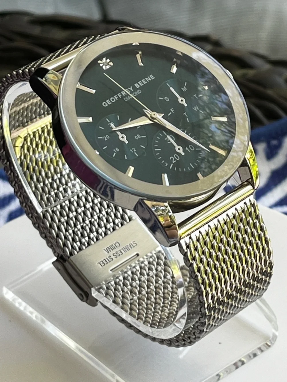 Geoffrey Beene Mens Watch 42mm Silver Tone Mesh band & green face New Battery